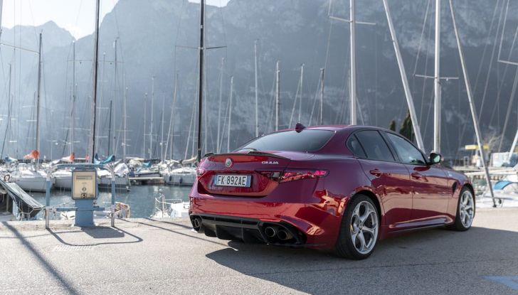 Prova su strada Alfa Romeo Giulia Quadrifoglio, la macchina perfetta! - Foto 42 di 48