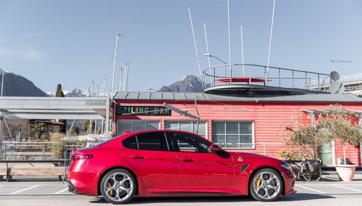 Prova su strada Alfa Romeo Giulia Quadrifoglio, la macchina perfetta! - Foto 46 di 48