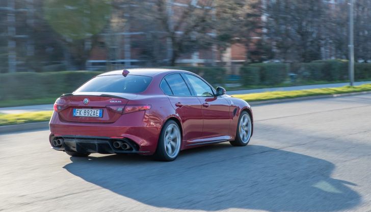 Prova su strada Alfa Romeo Giulia Quadrifoglio, la macchina perfetta! - Foto 14 di 48