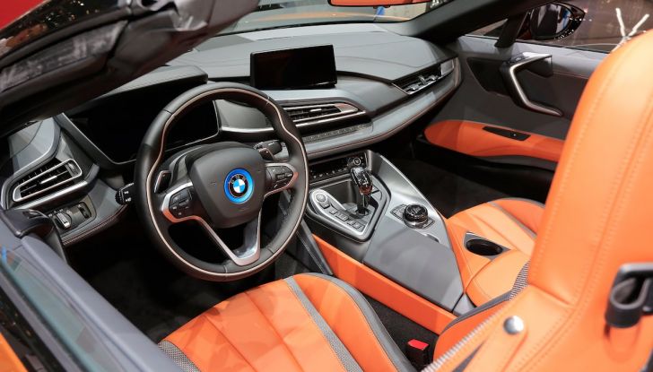 BMW i8 Roadster 2018: Caratteristiche, prezzi e prestazioni - Foto 8 di 9