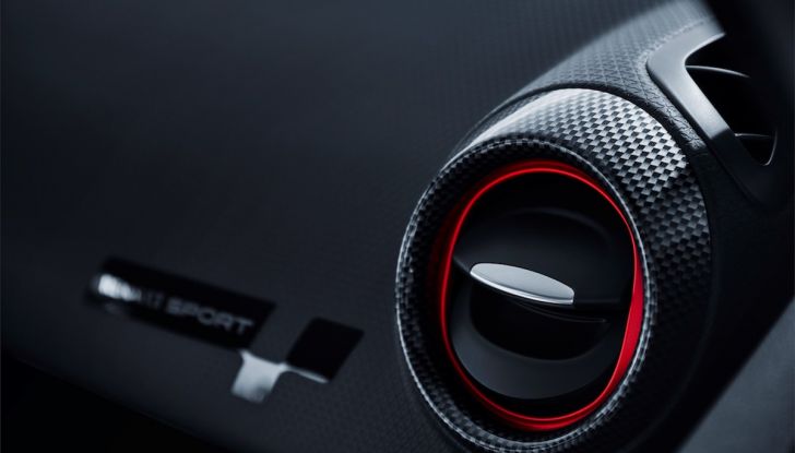 Renault Clio R.S. 18: la Hot Hatch da 220CV pronta a scendere in pista - Foto 14 di 20