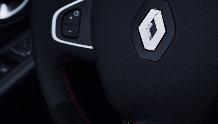 Renault Clio R.S. 18: la Hot Hatch da 220CV pronta a scendere in pista - Foto 17 di 20