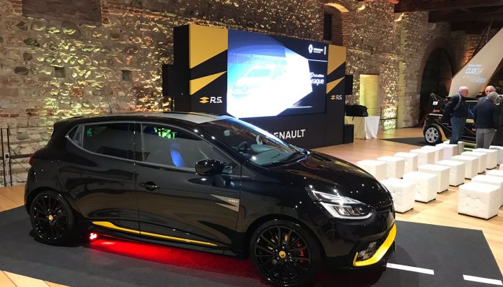 Renault Clio R.S. 18: la Hot Hatch da 220CV pronta a scendere in pista - Foto 20 di 20