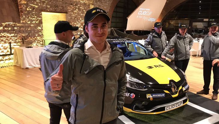 Renault Clio R.S. 18: la Hot Hatch da 220CV pronta a scendere in pista - Foto 1 di 20