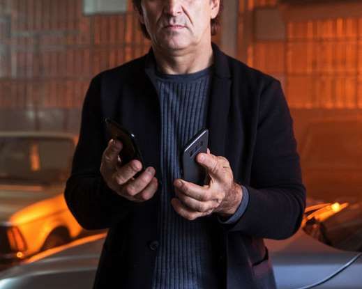 CoverYourPhone, la campagna sulla sicurezza stradale di BMW e Alex Zanardi - Foto 6 di 6
