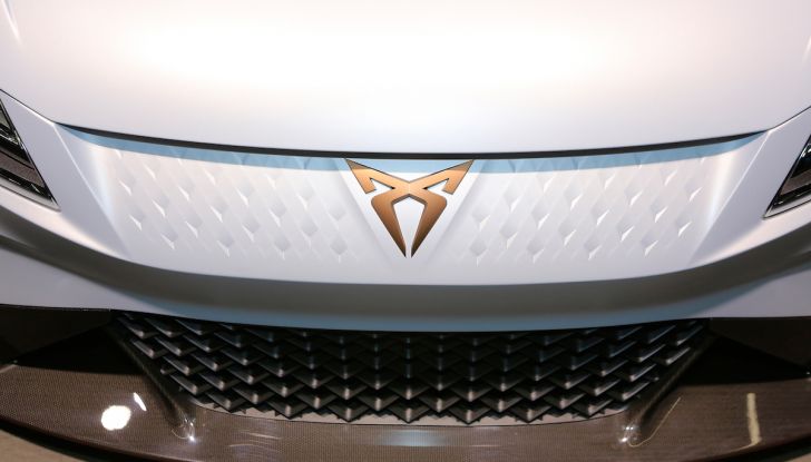 Cupra e-Racer, la prima GT 100% elettrica pronta per le corse - Foto 4 di 7