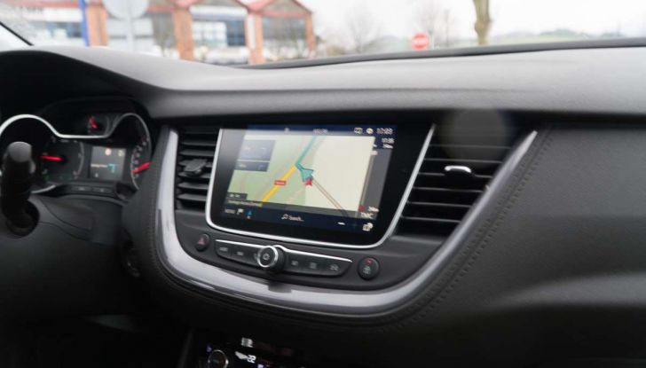 Opel Grandland X prova su strada, motorizzazioni e consumi - Foto 26 di 26
