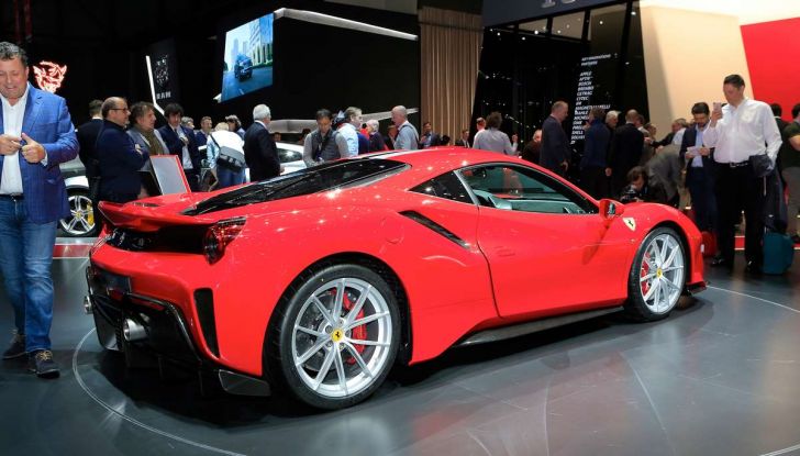 Ferrari 488 Pista, il V8 più potente di sempre - Foto 12 di 15
