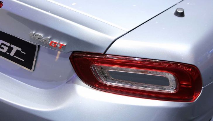 Abarth 124 GT, serie speciale con hard top in carbonio - Foto 8 di 11