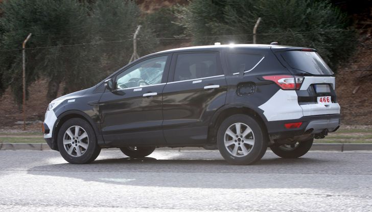 Ford Kuga 2020, prime prove su strada per il Crossover dell’Ovale Blu - Foto 18 di 36