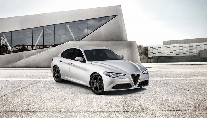 Alfa Romeo Giulia e Stelvio Sport-Tech, nuovo allestimento sportivo - Foto 1 di 12