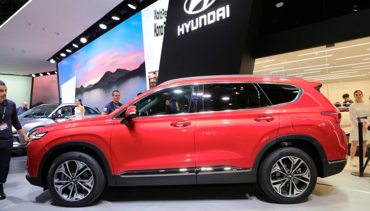 Hyundai Santa Fe 2018, dimensioni e motori del SUV coreano - Foto 12 di 14