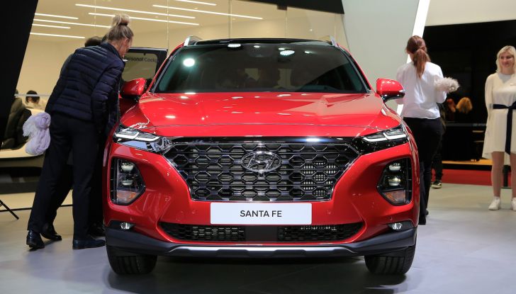 Hyundai Santa Fe 2018, dimensioni e motori del SUV coreano - Foto 3 di 14