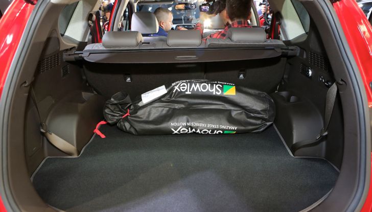 Hyundai Santa Fe 2018, dimensioni e motori del SUV coreano - Foto 7 di 14