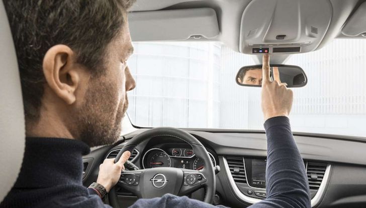 La chiamata di emergenza in auto diventa obbligatoria - Foto 4 di 9