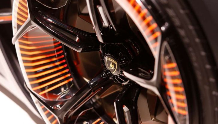Lamborghini Terzo Millennio con carrozzeria auto-riparante - Foto 6 di 16