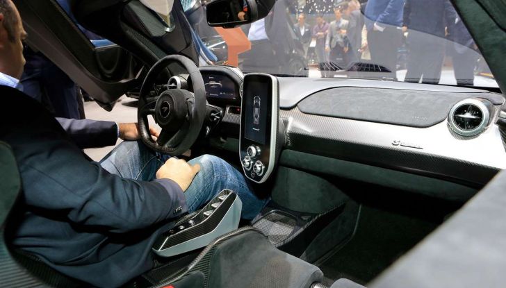 McLaren Senna, 800CV e oltre 1 milione di euro per commemorare il mito - Foto 9 di 12