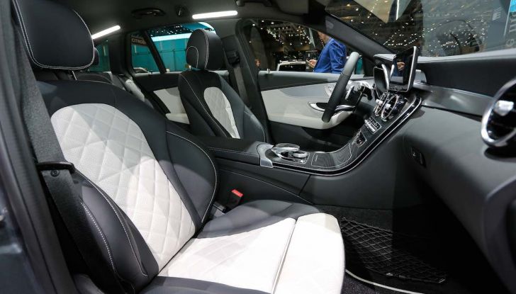 Mercedes Classe C Restyling 2018: nuovo corso per la regina della Stella - Foto 10 di 42