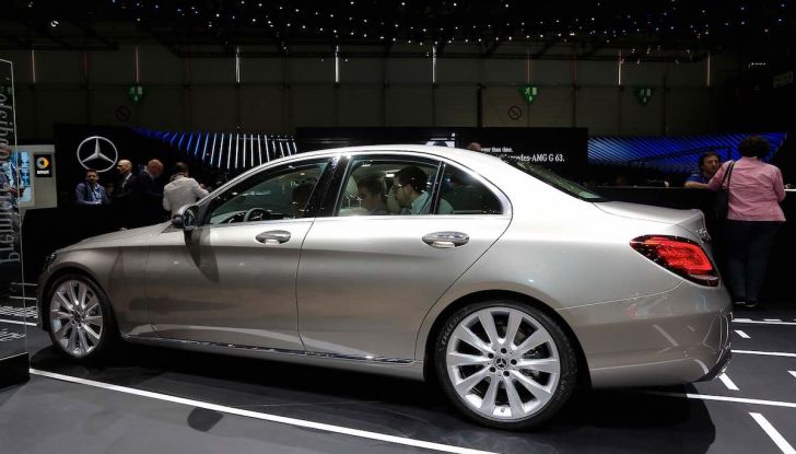 Mercedes Classe C Restyling 2018: nuovo corso per la regina della Stella - Foto 15 di 42