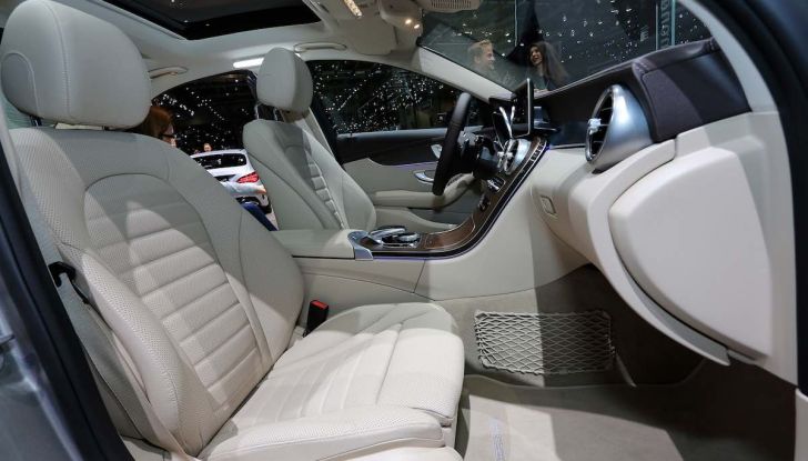 Mercedes Classe C Restyling 2018: nuovo corso per la regina della Stella - Foto 16 di 42