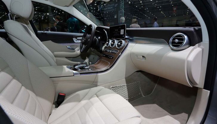 Mercedes Classe C Restyling 2018: nuovo corso per la regina della Stella - Foto 17 di 42
