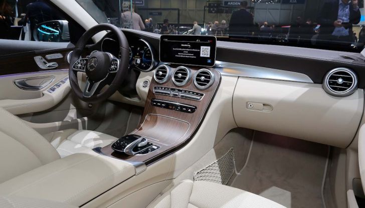 Mercedes Classe C Restyling 2018: nuovo corso per la regina della Stella - Foto 19 di 42