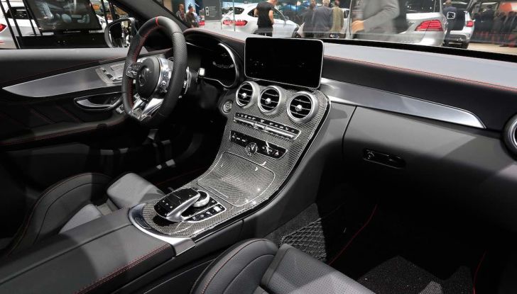 Mercedes Classe C Restyling 2018: nuovo corso per la regina della Stella - Foto 25 di 42