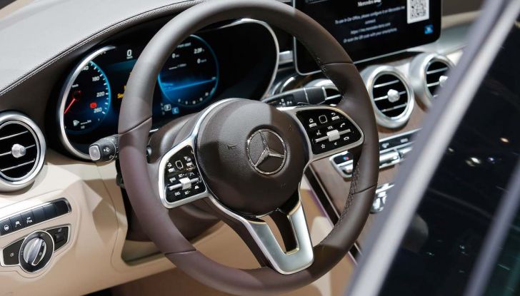 Mercedes Classe C Restyling 2018: nuovo corso per la regina della Stella - Foto 41 di 42