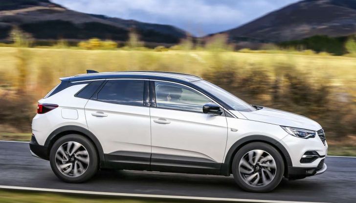 Opel Grandland X prova su strada, motorizzazioni e consumi - Foto 15 di 26