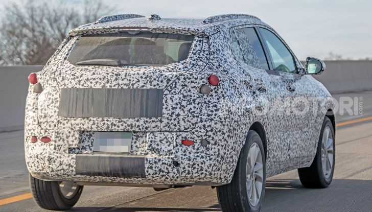 Opel Mokka X 2019, la nuova generazione impegnata nei test - Foto 6 di 21