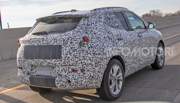 Opel Mokka X 2019, la nuova generazione impegnata nei test - Foto 8 di 21