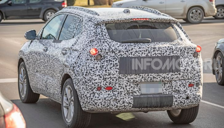 Opel Mokka X 2019, la nuova generazione impegnata nei test - Foto 10 di 21