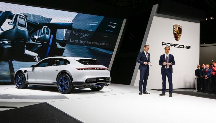 Porsche elettrica ricarica 100Km di autonomia in 3 minuti - Foto 30 di 41