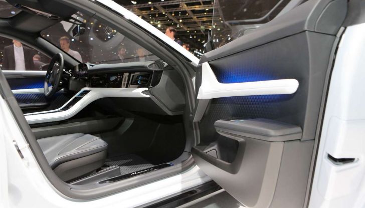 Porsche elettrica ricarica 100Km di autonomia in 3 minuti - Foto 16 di 41