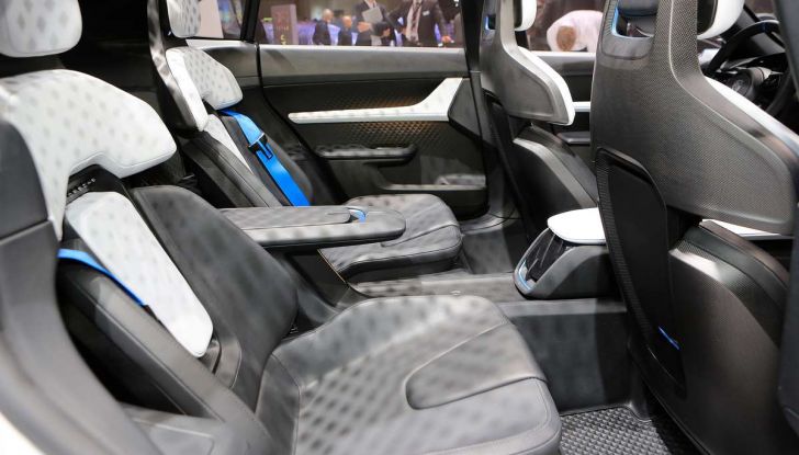 Porsche elettrica ricarica 100Km di autonomia in 3 minuti - Foto 15 di 41