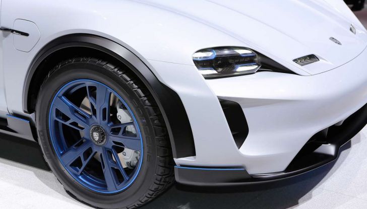 Porsche elettrica ricarica 100Km di autonomia in 3 minuti - Foto 13 di 41