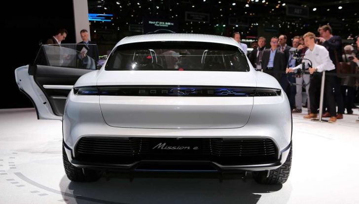 Porsche elettrica ricarica 100Km di autonomia in 3 minuti - Foto 7 di 41