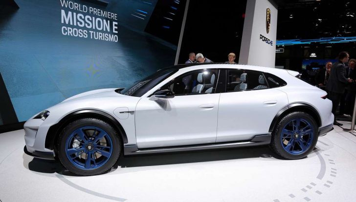 Porsche elettrica ricarica 100Km di autonomia in 3 minuti - Foto 23 di 41