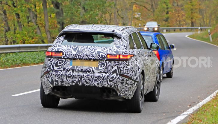 Range Rover Velar SVR, il SUV britannico in versione sportiva - Foto 4 di 32