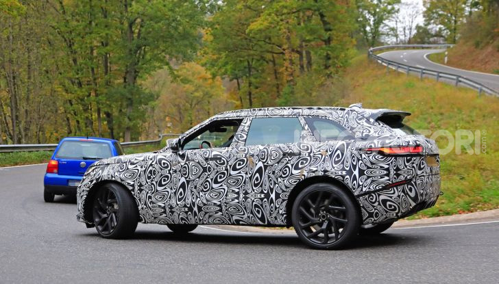 Range Rover Velar SVR, il SUV britannico in versione sportiva - Foto 2 di 32