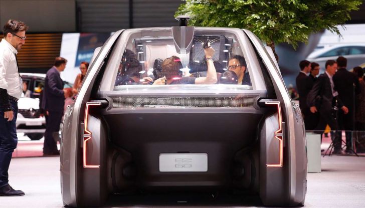 Renault EZ-GO, l’auto condivisa a guida autonoma del futuro - Foto 3 di 10