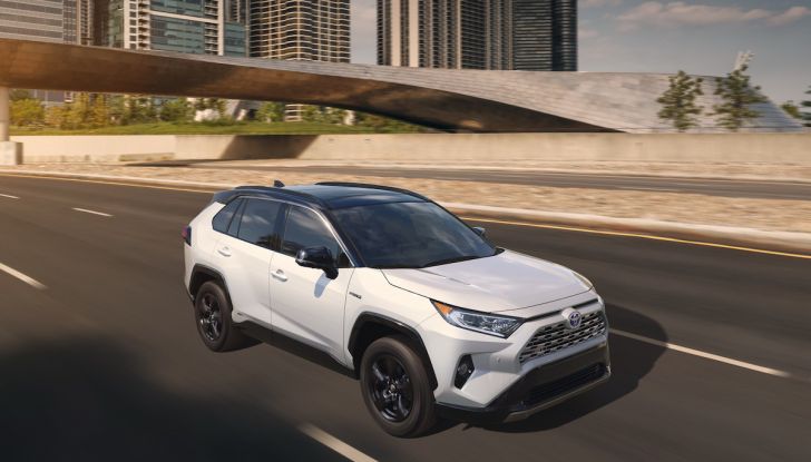 Alle donne piace grande, alto e sicuro: il 63% ha scelto un SUV - Foto 2 di 9