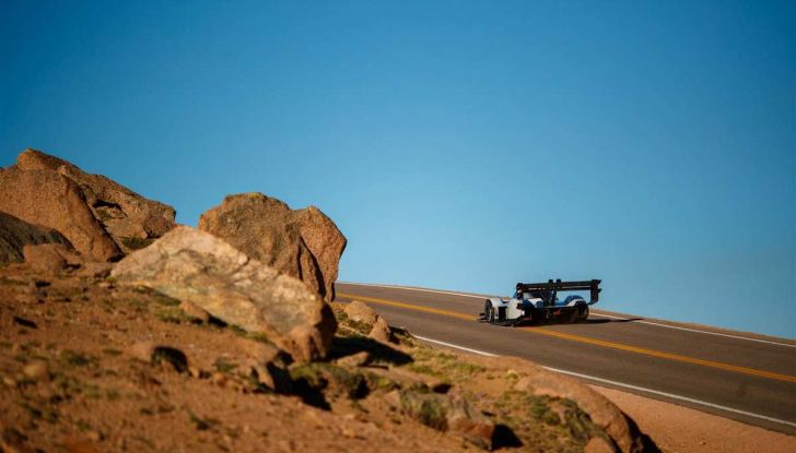 Volkswagen ID.R: nuovo record tra le elettriche al Nürburgring - Foto 3 di 13