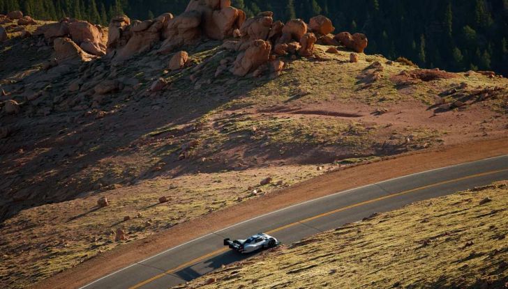 Volkswagen ID.R: nuovo record tra le elettriche al Nürburgring - Foto 5 di 13