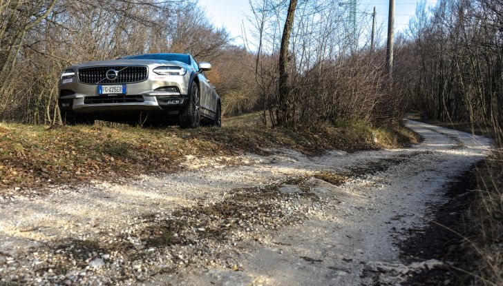 Prova su strada Volvo V90 Cross Country Pro: la regina delle Station Wagon - Foto 12 di 44
