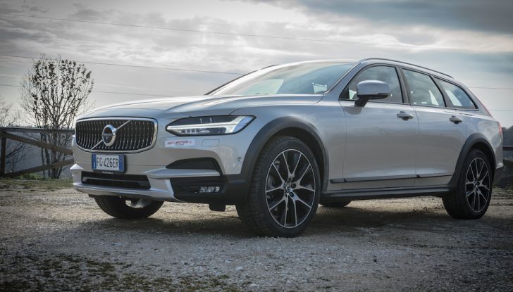 Prova su strada Volvo V90 Cross Country Pro: la regina delle Station Wagon - Foto 3 di 44