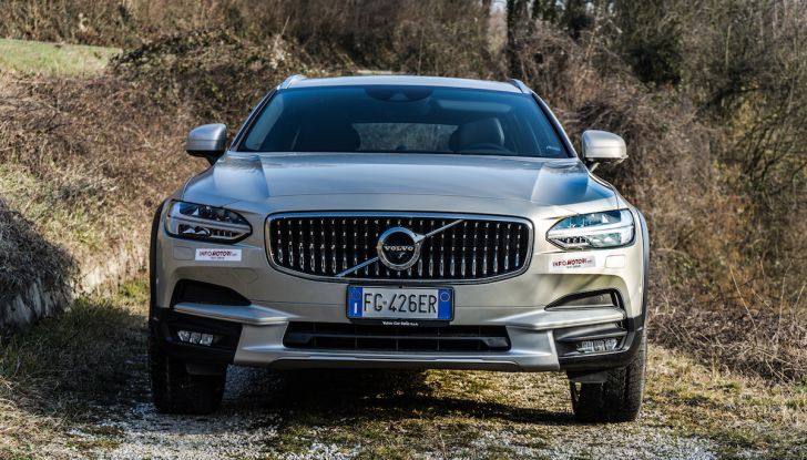 Prova su strada Volvo V90 Cross Country Pro: la regina delle Station Wagon - Foto 32 di 44