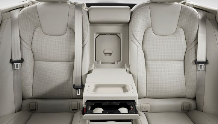 Prova su strada Volvo V90 Cross Country Pro: la regina delle Station Wagon - Foto 22 di 44