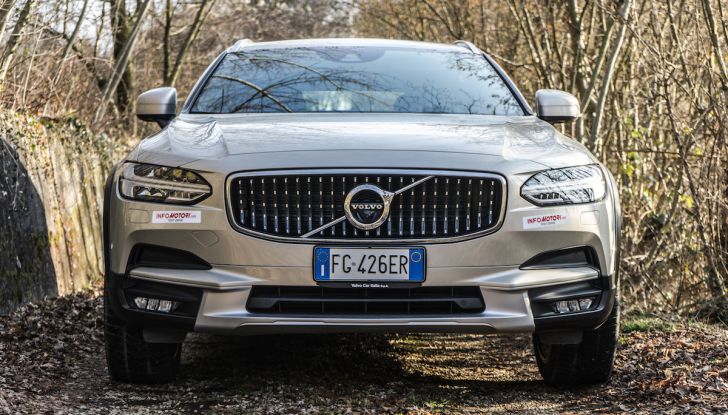 Prova su strada Volvo V90 Cross Country Pro: la regina delle Station Wagon - Foto 17 di 44