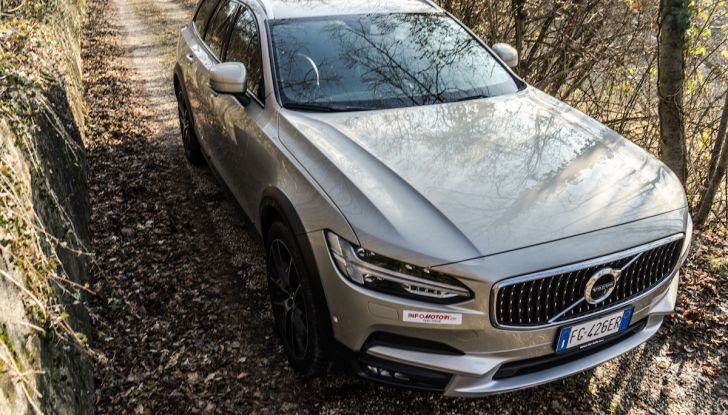 Prova su strada Volvo V90 Cross Country Pro: la regina delle Station Wagon - Foto 18 di 44